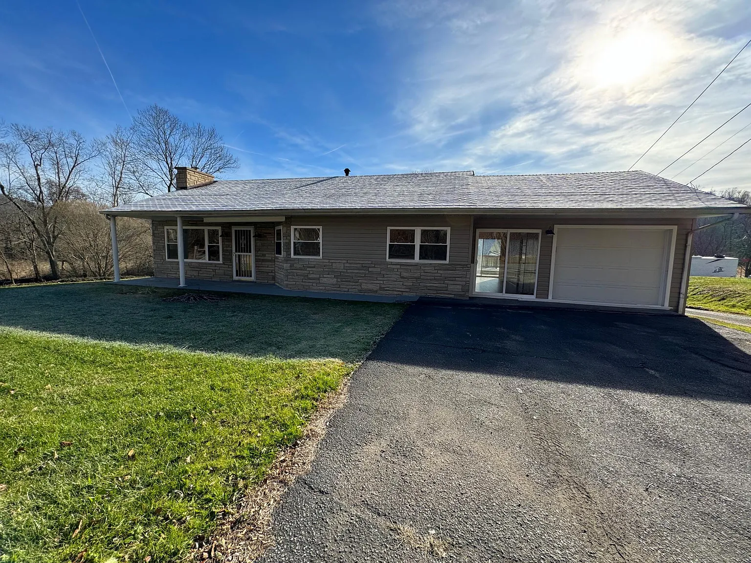 3 bed, 1128 sqft, $1,200 — Photo 2