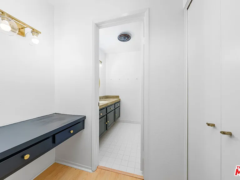 406 N Oakhurst Dr #105 — Photo 15