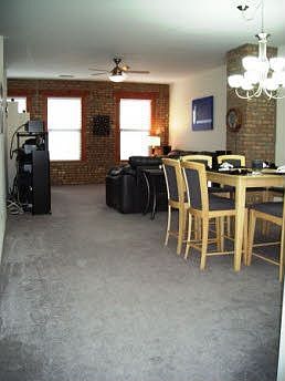 12ft Ceiling and Open Layout