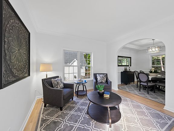 3rd image of 300 New Parkside Dr