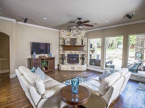 4th image of 204 City View Ct