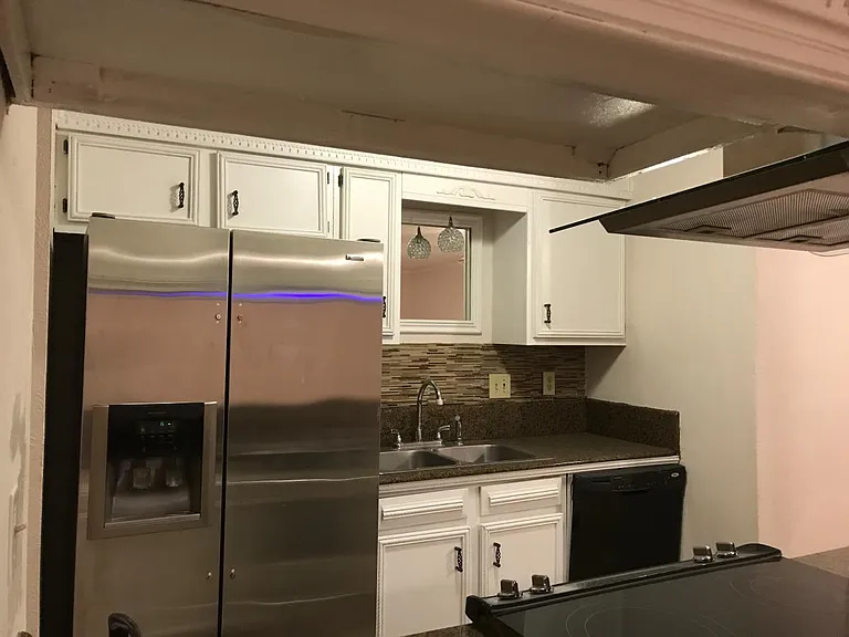 kitchen glass tiles and refaced cabinets