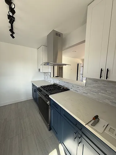945 Carson St Photo 1