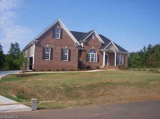 402 Creek Mill Ct, Pleasant Garden, NC 27313