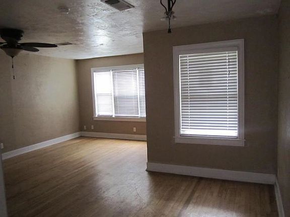 3rd image of 4848 Lawndale Ave