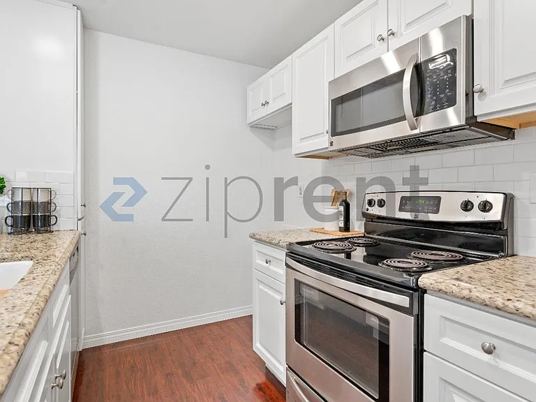 5257 Radford Ave #205 — Photo 13