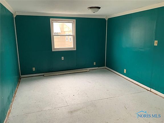 5th image of 310 E Smith St