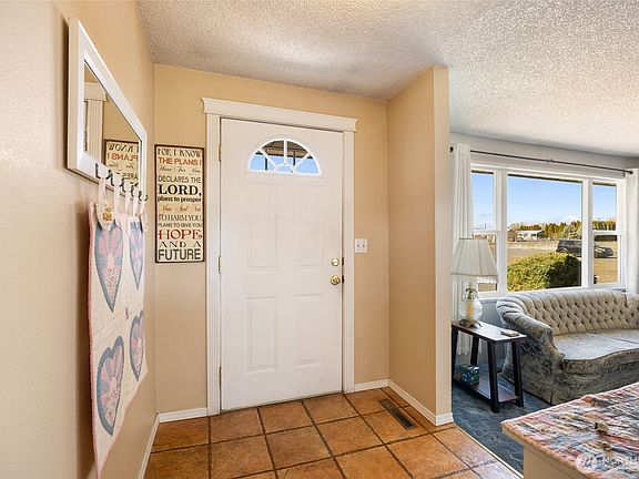 5th image of 6919 D.5 Road NE