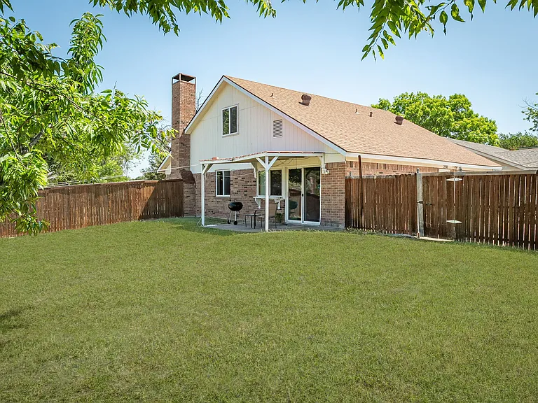 2930 Lancer Ln — Photo 17