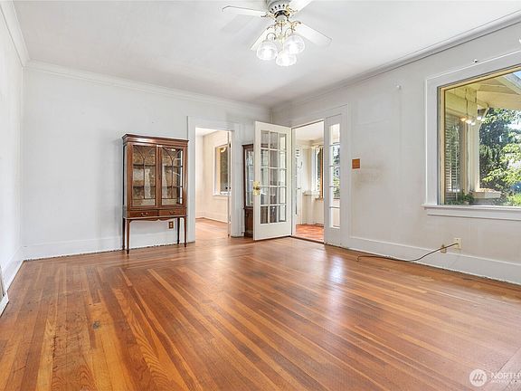 5th image of 1610 E Maplewood Avenue