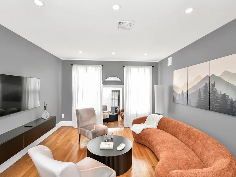 10 Pierce Ave #2 — Photo 33