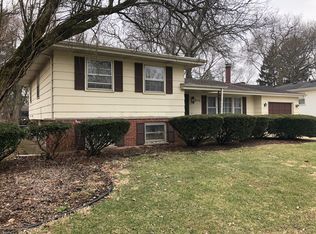 3S212 Cypress Dr, Glen Ellyn, IL