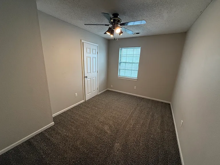 705 Cedar Dr #D — Photo 6