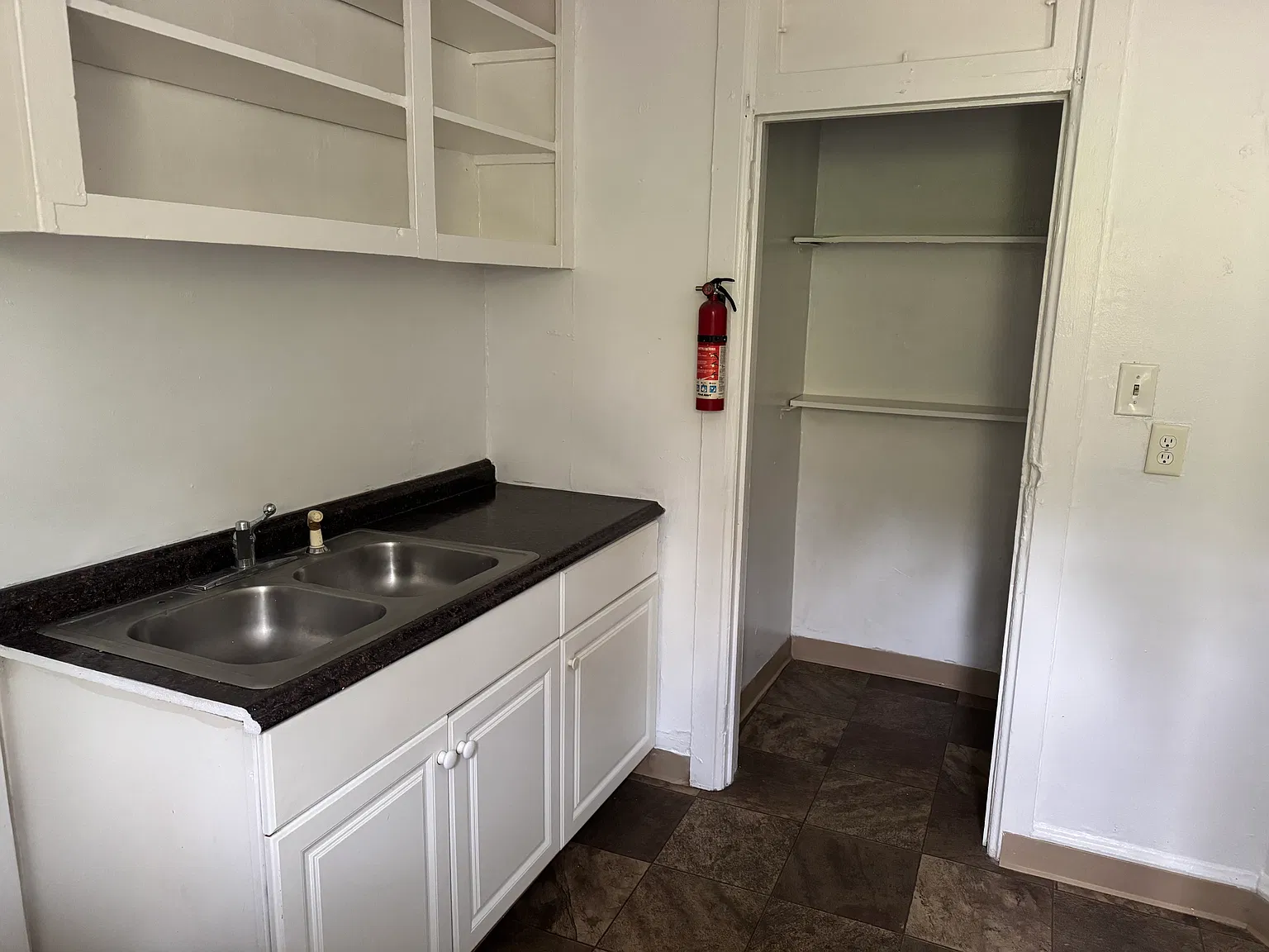 241 S Clark St — Photo 1
