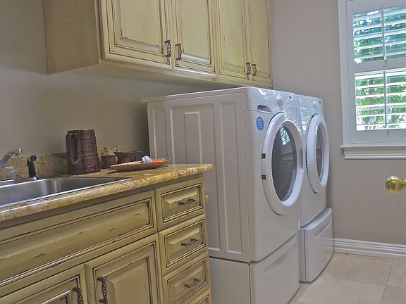 4th image of 110 Pecan Acres Ln