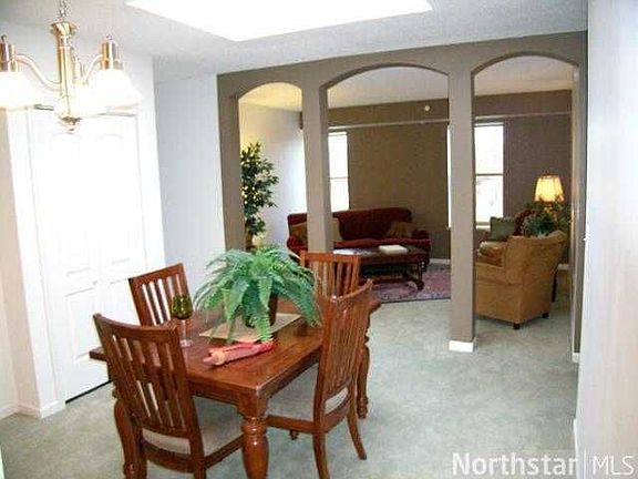 4th image of 2040 Como Ave Unit 304