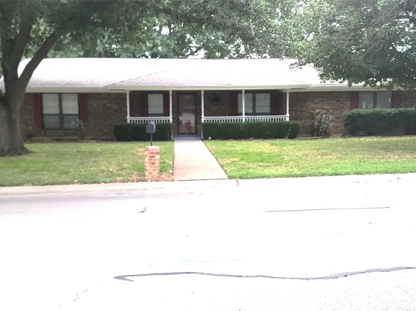 906 S Colonial Dr, Cleburne, TX 76033