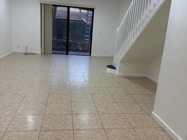 3906 Cherry Ln #3906 — Photo 3