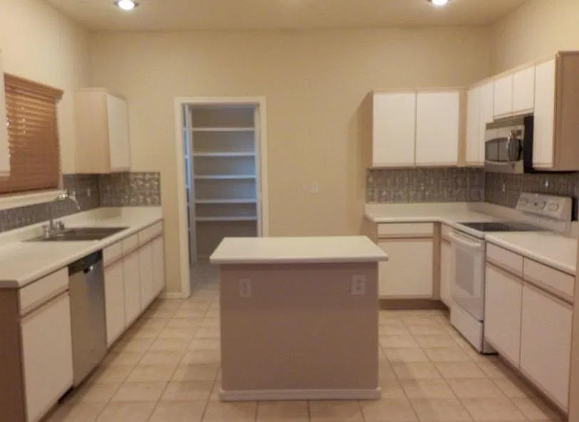 3 bed, 1378 sqft, $1,895 — Photo 3