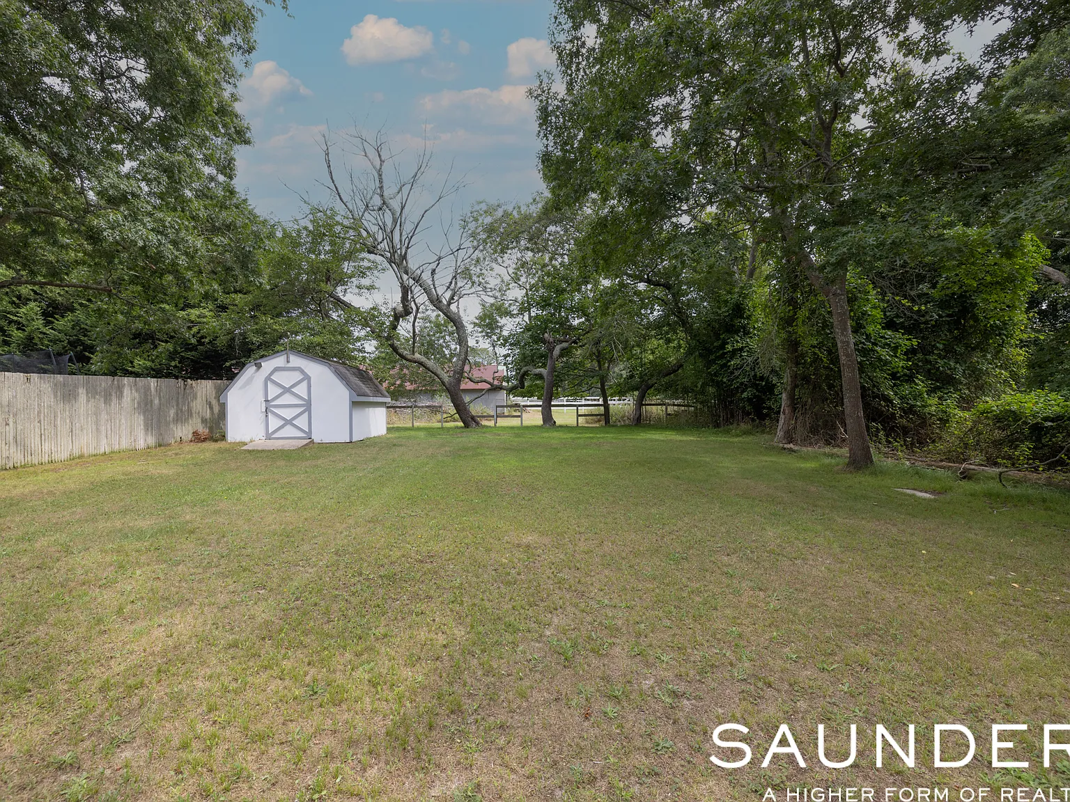 Culd-A-Sac Street, Renovated Year Round Rental — Photo 3