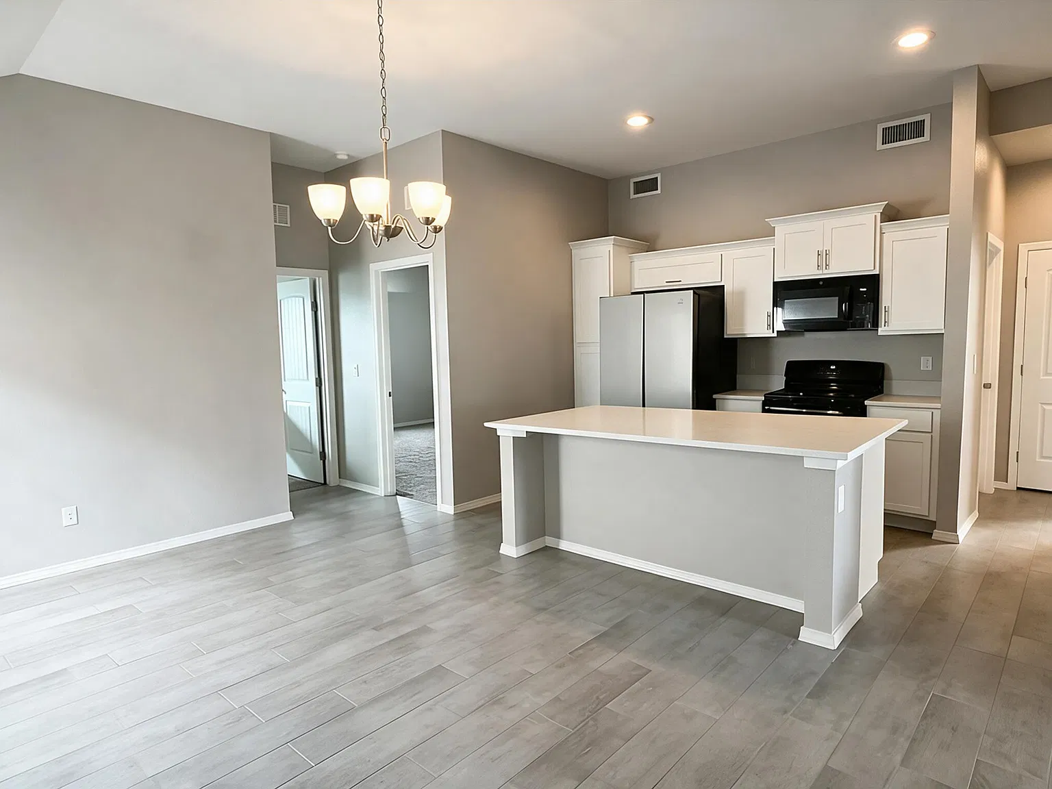 4 bed, 2.0 bath, 1361 sqft, $1,850 — Photo 2