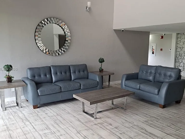 230 Lakeview Dr #310 — Photo 5