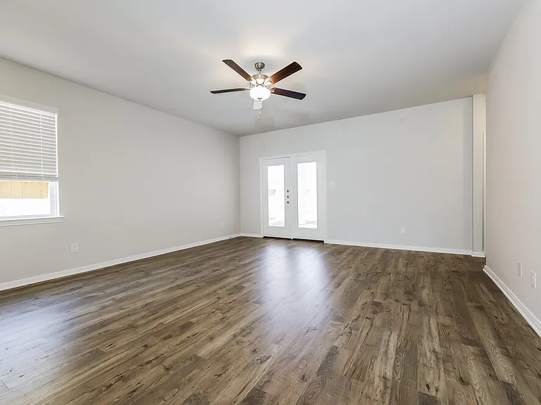 16431 Honeysuckle Hill Dr — Photo 4