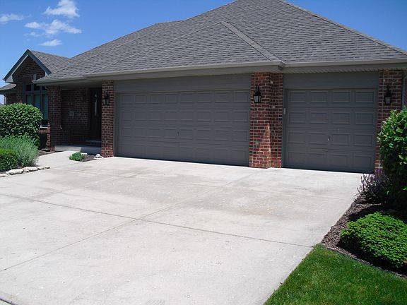 3rd image of 19631 Edgebrook Ln