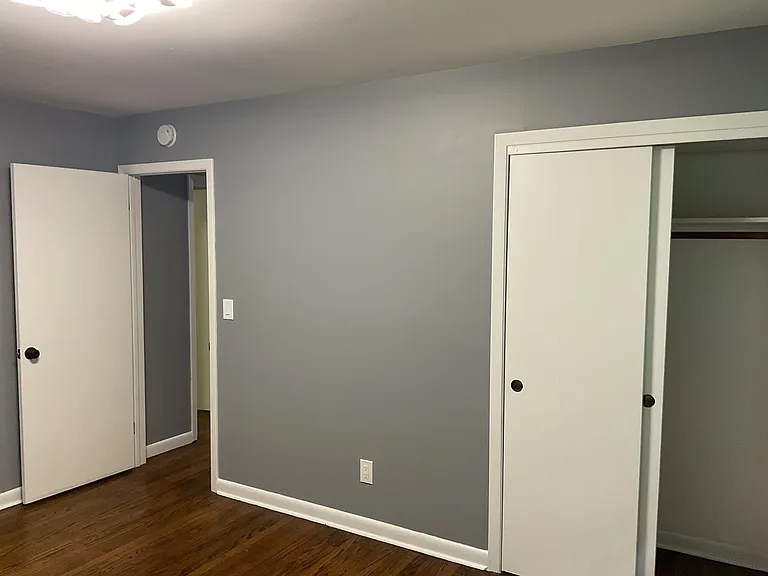 442 Surrey Ln — Photo 11