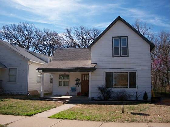 2nd image of 207 W 11th Ave