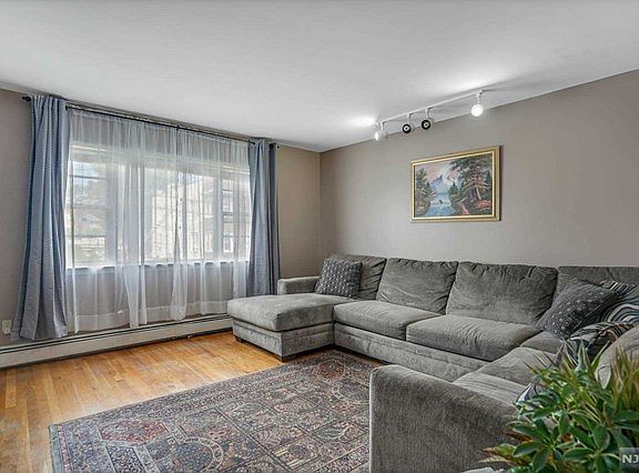 3rd image of 398 Jersey Ave Floor 1