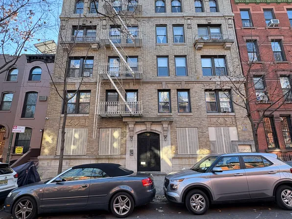 40 Wyckoff Street image 1 of 9