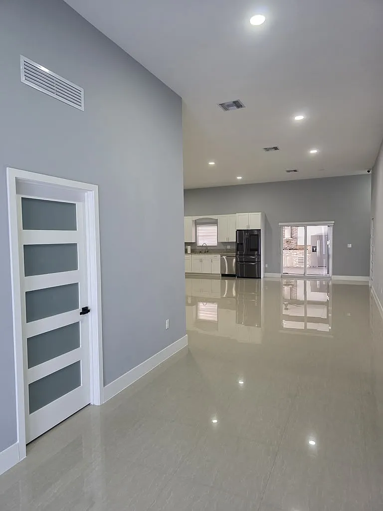 4 bed, 2.5 bath, 2197 sqft, $4,000 — Photo 4