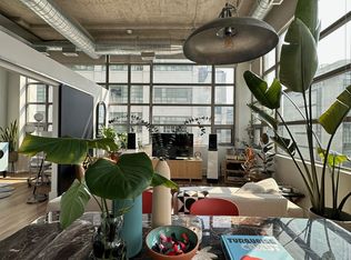 637 Lake Shore Blvd W #404, Toronto, ON M5V 3J6