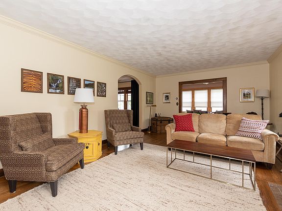 4th image of 427 Edgemoor Ave