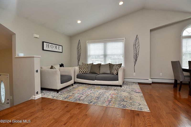 4th image of 804 Midline Road