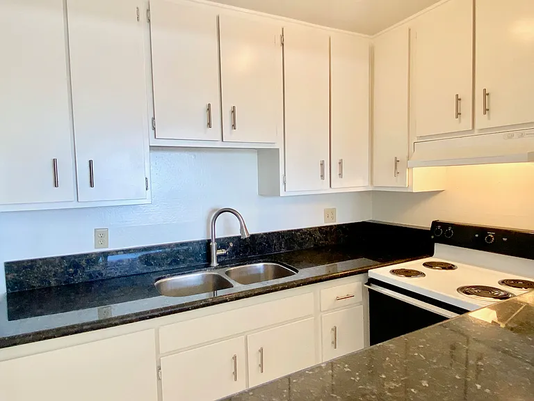 2100 Red Rose Way #26-Q — Photo 11