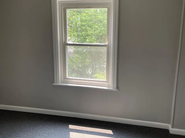 215 Chapel Ave — Photo 8