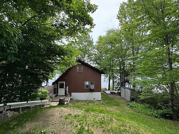 2nd image of 2167 Valley Road