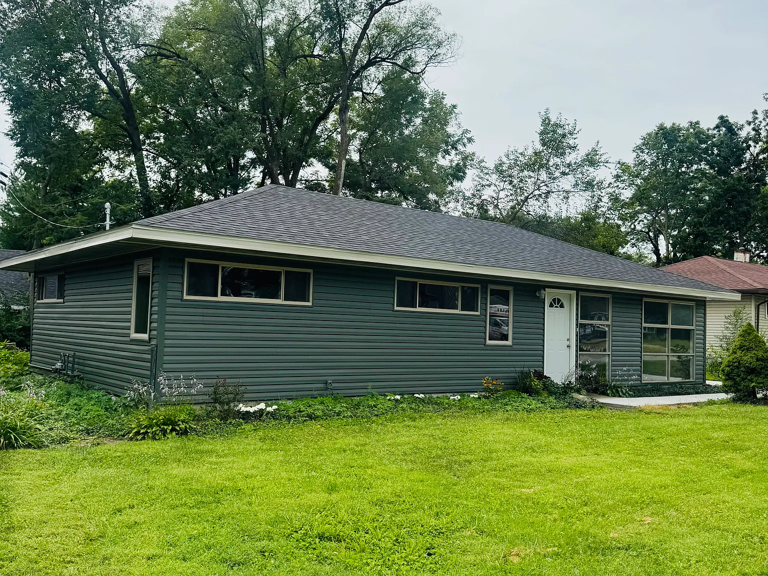 4 bed, 1712 sqft, $2,400 — Photo 1
