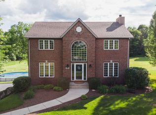 W266S8655 Rustic View Ln, Mukwonago, WI 53149