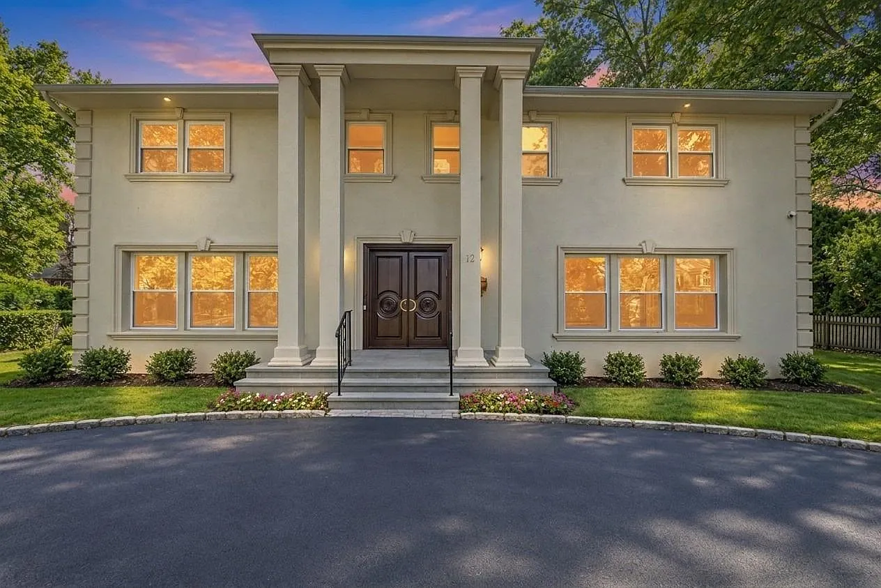 5 bed, 3.5 bath, 3600 sqft, $14,000 — Photo 1