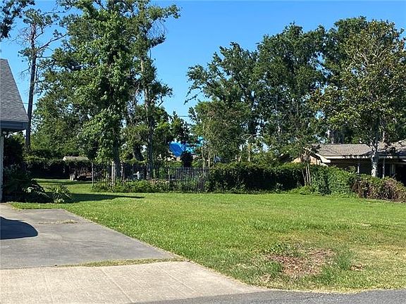 3rd image of 2036 Pin Oak Ln