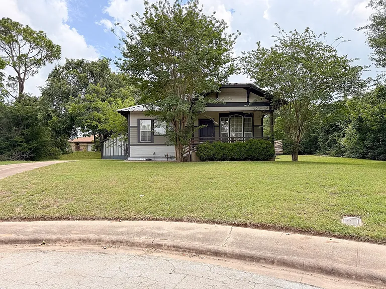 209 Joseph St — Photo 1