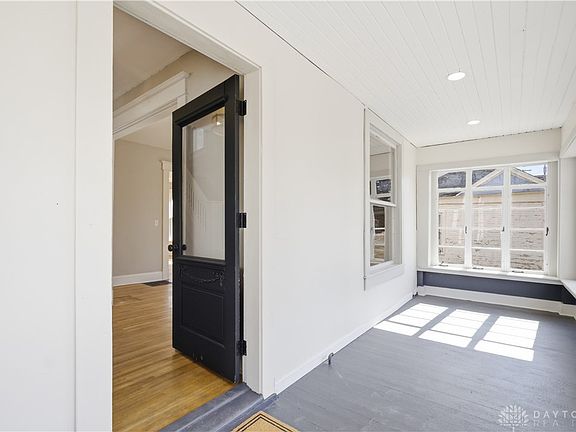 3rd image of 146 N Spring St