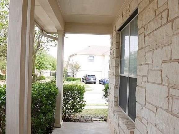 4th image of 811 Broken Trace Ct