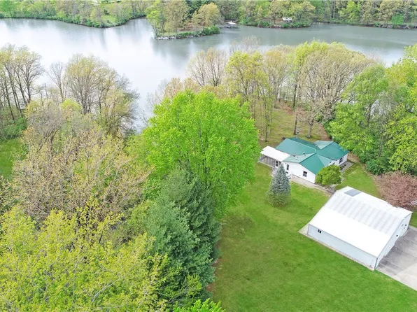 89 Lockhart Dr, Neoga, IL 62447