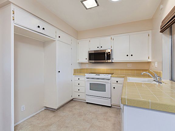 3rd image of 3839 Vista Campana S Unit 13