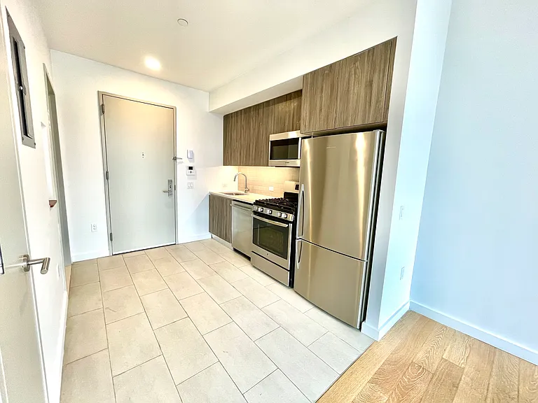 4107 Crescent St #4D — Photo 5
