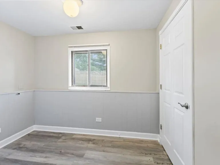 33W067 Bonnie St — Photo 20